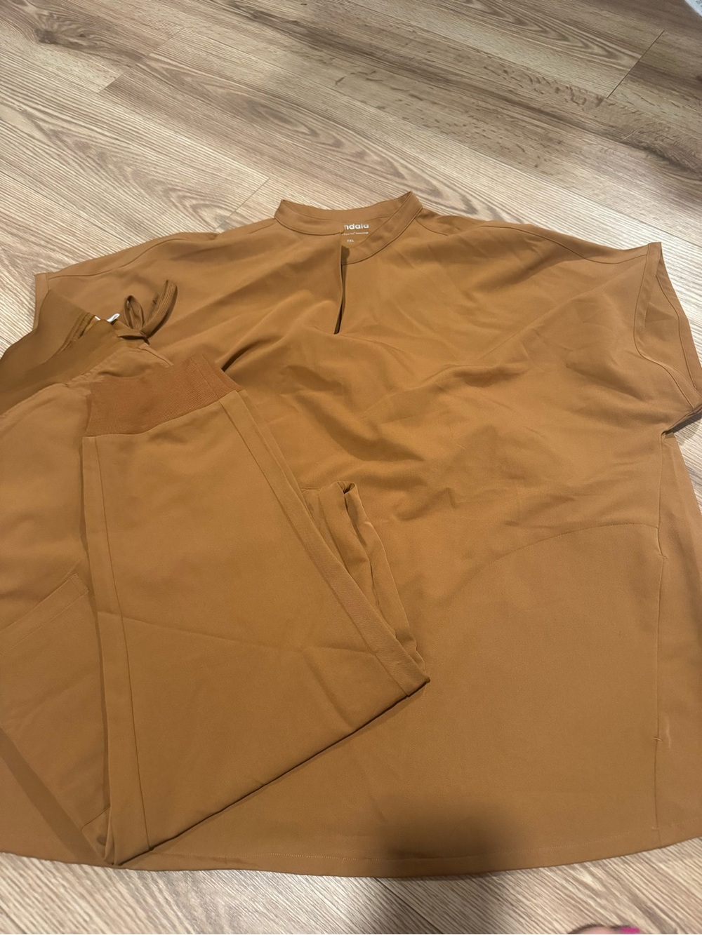 Mandala Scrub set -Camel Brown 2x top and bottom